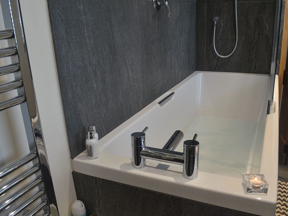 Bathroom | Pen Parc, Bryncrug, near Tywyn