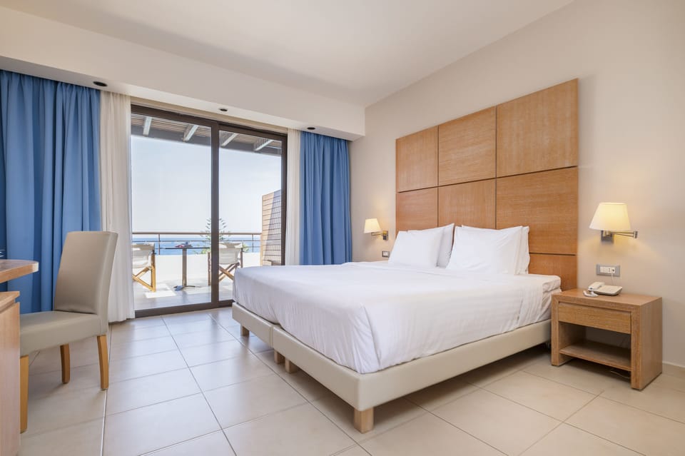 Double Room, Sea View | Minibar, blackout drapes, soundproofing, iron/ironing board