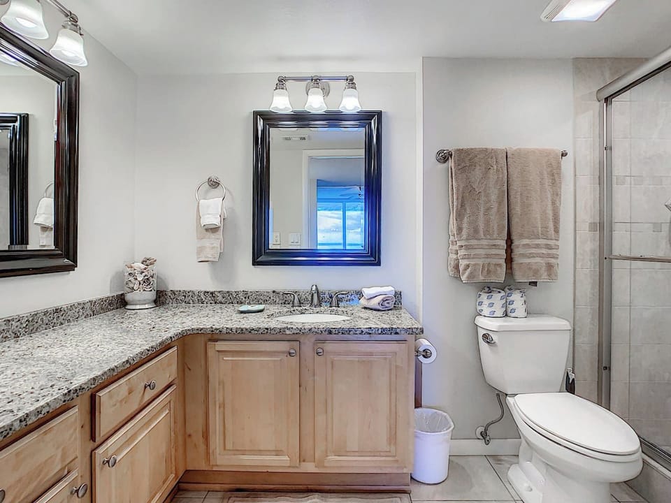 Main Bedroom's Bathroom