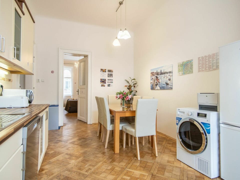 Cabinetry, Furniture, Property, Table, Countertop, Laundry Room, Houseplant, Wood, Kitchen, Plant