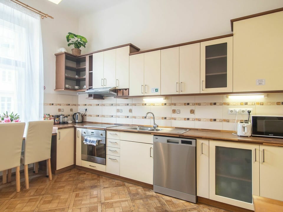Countertop, Cabinetry, Property, Kitchen Appliance, Kitchen Stove, Sink, Kitchen Sink, Home Appliance, Kitchen, Wood