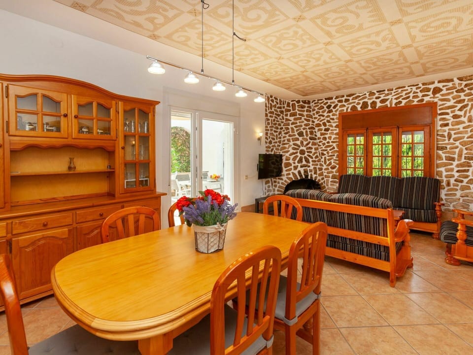 Wood, Room, Lighting, Hardwood, Interior Design, Floor, Furniture, Wood Stain, Flooring, Ceiling