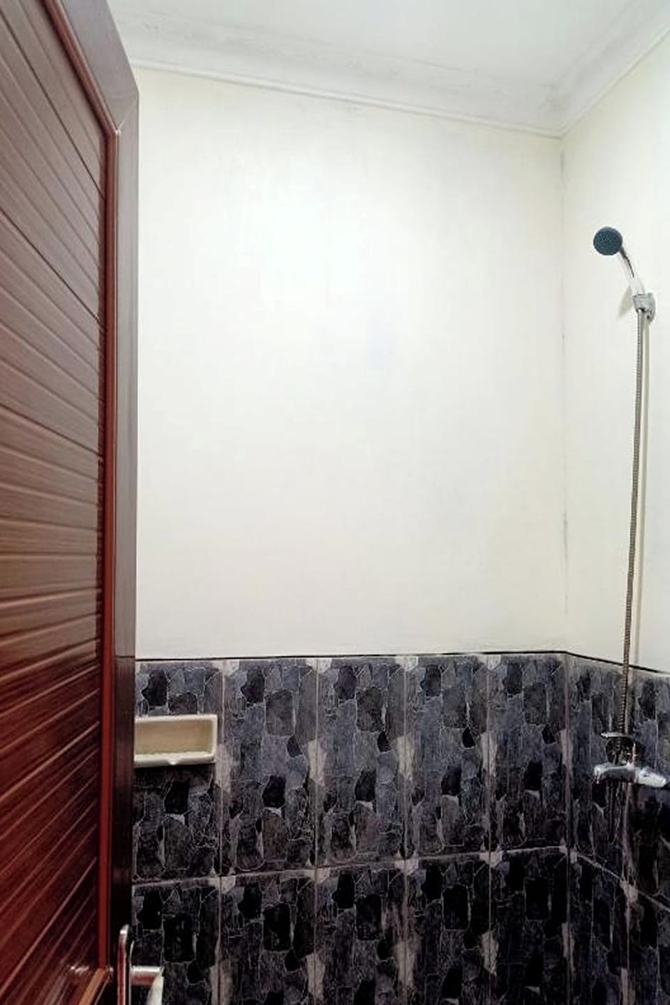 Romantic Room | Bathroom | Shower, towels