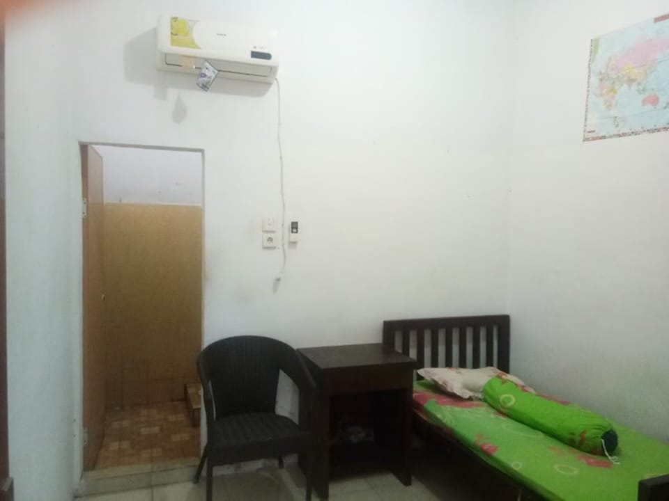 Standard Single Room | Desk, WiFi (free)