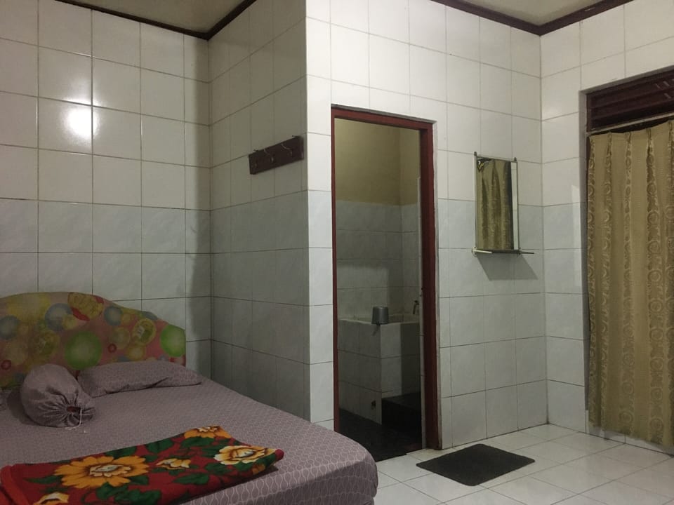 Standard Room | Desk