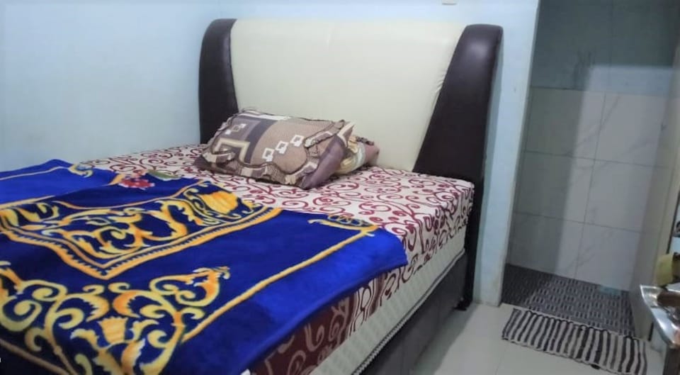 Standard Room | Desk