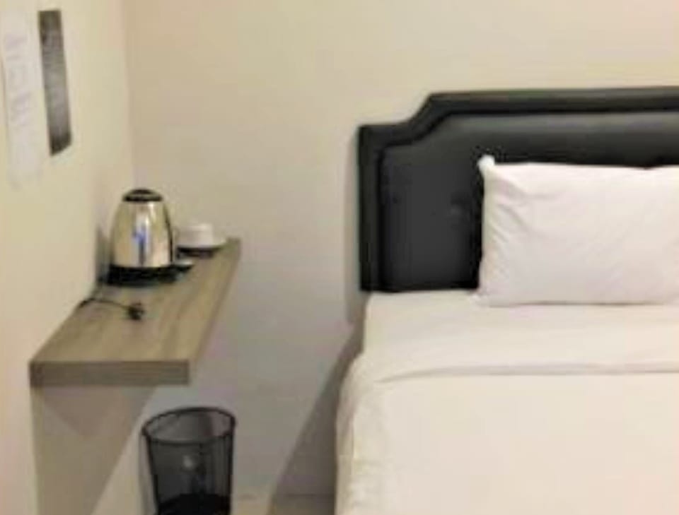 Family Room | Desk, free WiFi