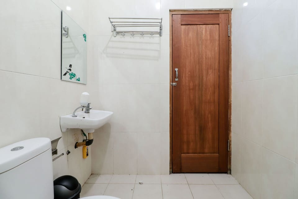 Superior Room | Bathroom | Shower, free toiletries, bidet, towels