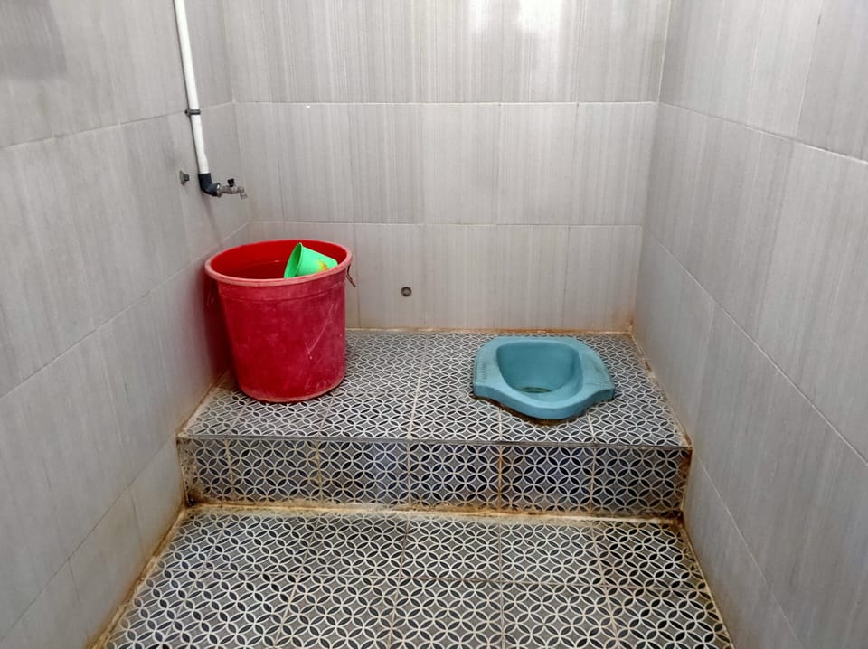 Standard Room | Bathroom | Shower, free toiletries