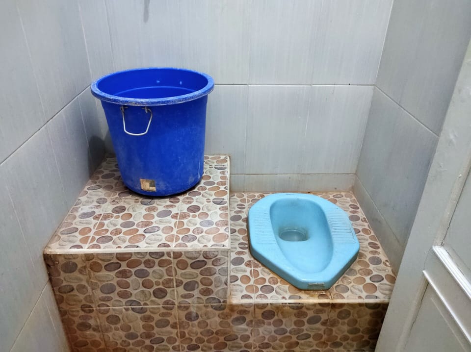 Shower, free toiletries
