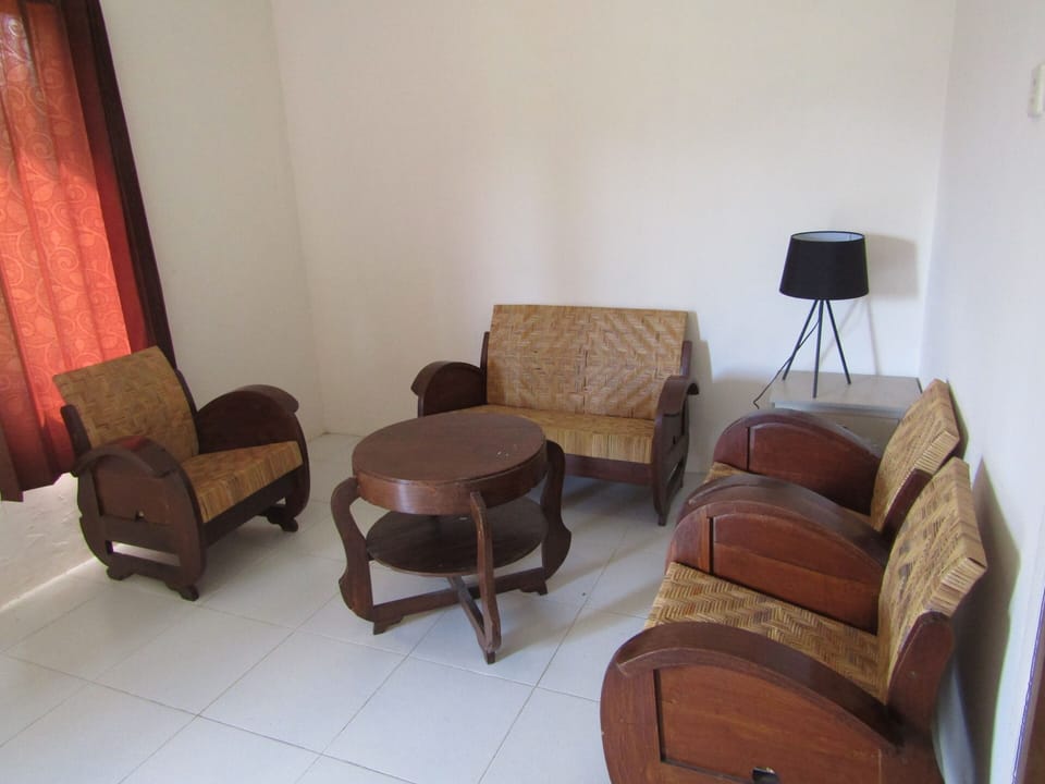 Family Villa | Desk, free WiFi, bed sheets