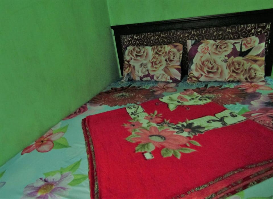 Standard Room | Desk