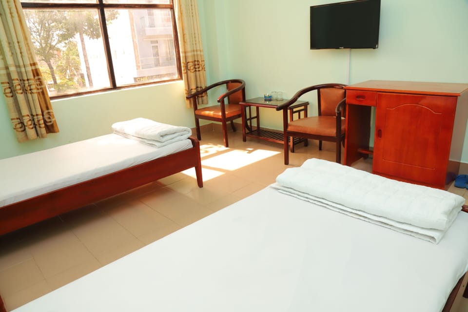 Standard Twin Room | Minibar, WiFi (free), bed sheets