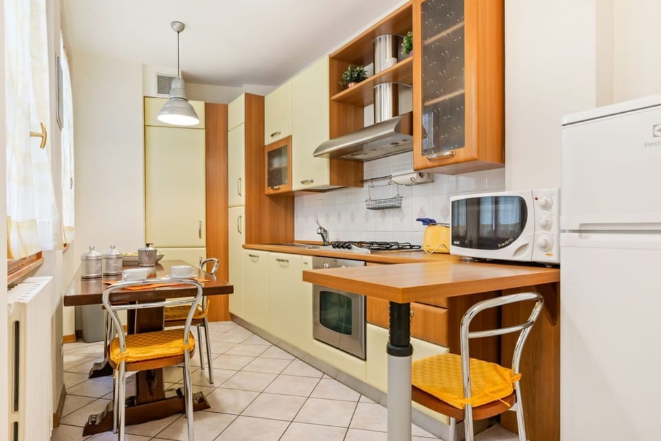 Apartment, 2 Bedrooms | Private kitchen | Full-size fridge, microwave, oven, stovetop