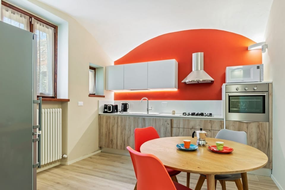 Apartment, 1 Bedroom | Private kitchen | Full-size fridge, microwave, oven, stovetop