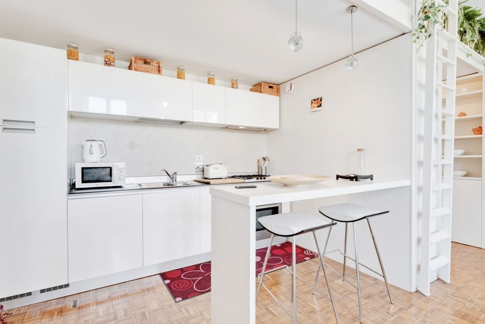 Studio | Private kitchen | Fridge, microwave, oven, stovetop