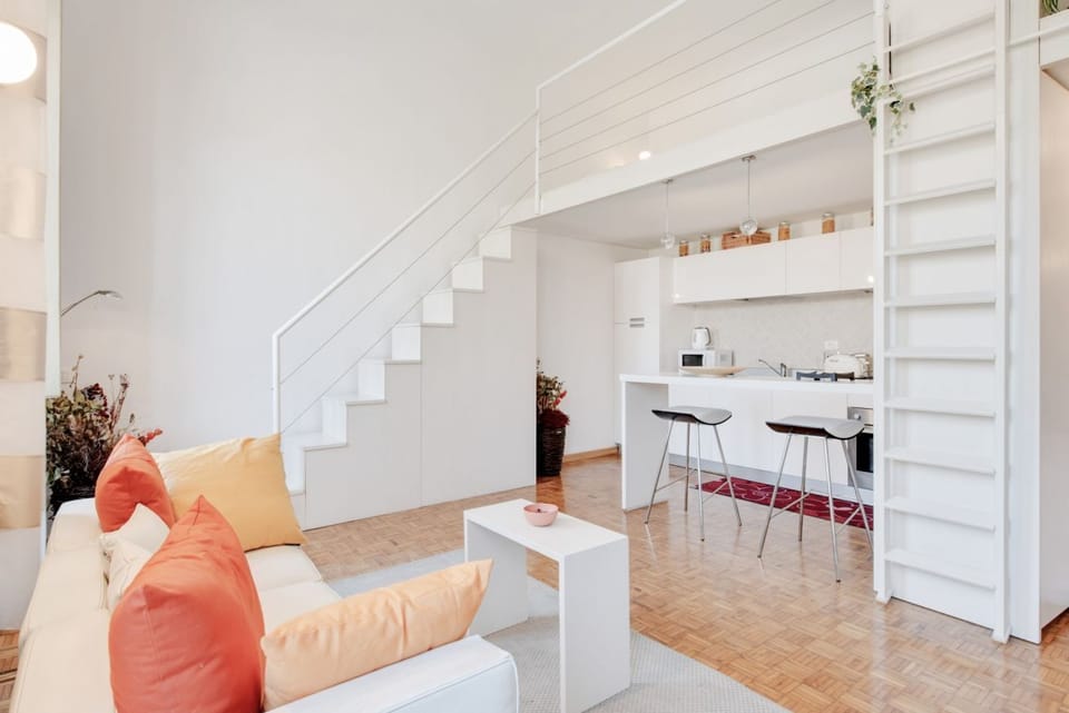 Studio | Living area | Flat-screen TV