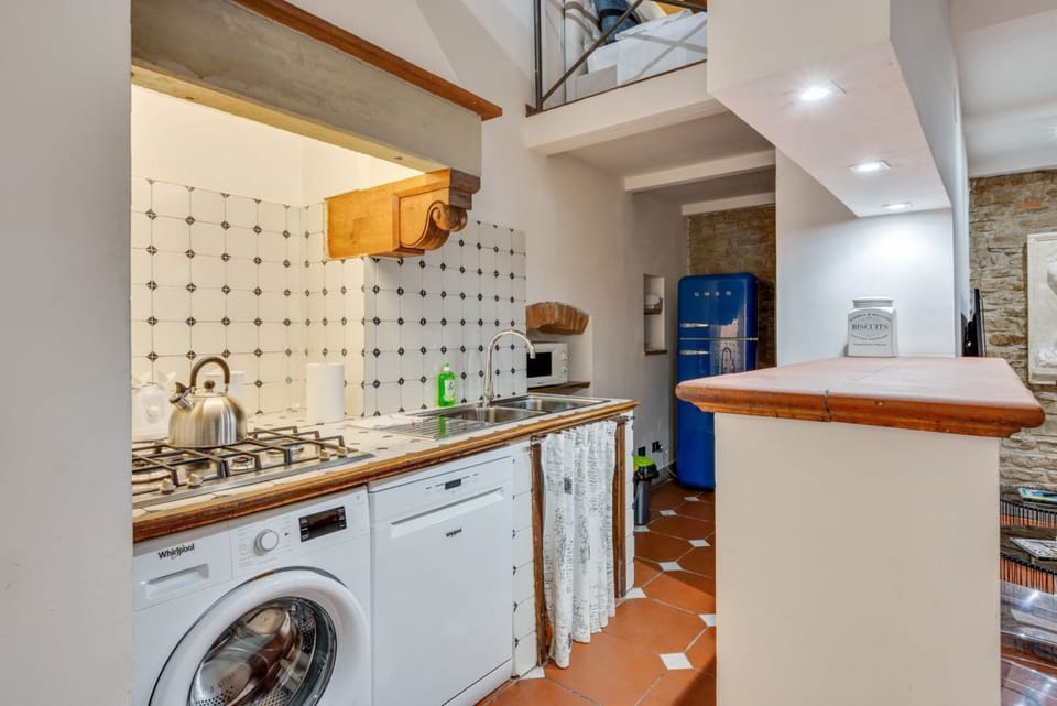 Apartment, 3 Bedrooms | Private kitchen | Full-size fridge, microwave, stovetop, dishwasher