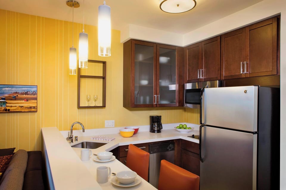 Full-size fridge, microwave, stovetop, dishwasher