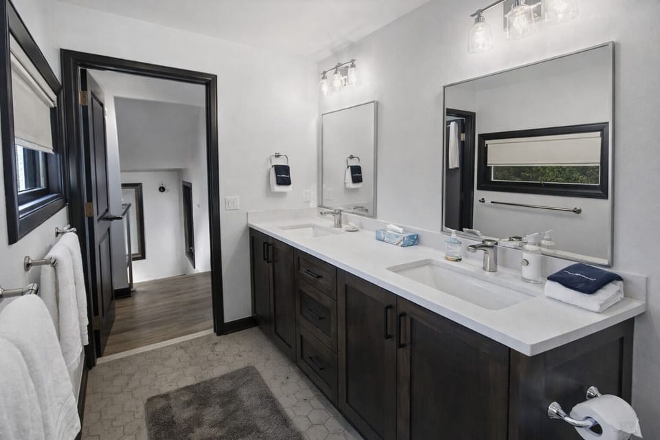 Woodside 207 4 Bedroom Home by RedAwning House in Park City