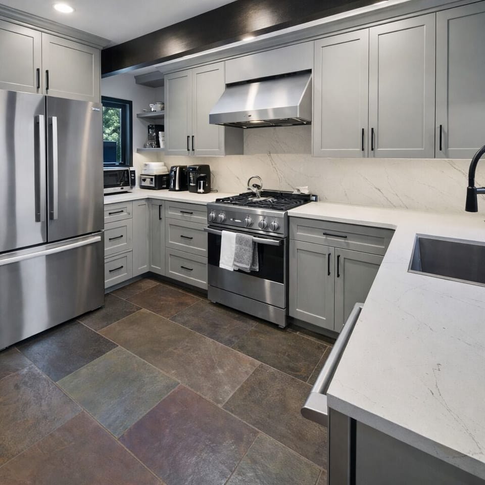 House, 4 Bedrooms | Private kitchen | Coffee/tea maker, fridge, oven, stovetop