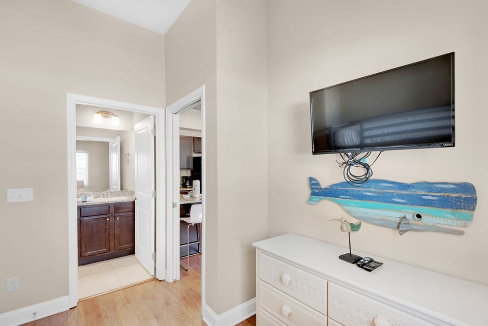 Bunk room  with flat screen TV