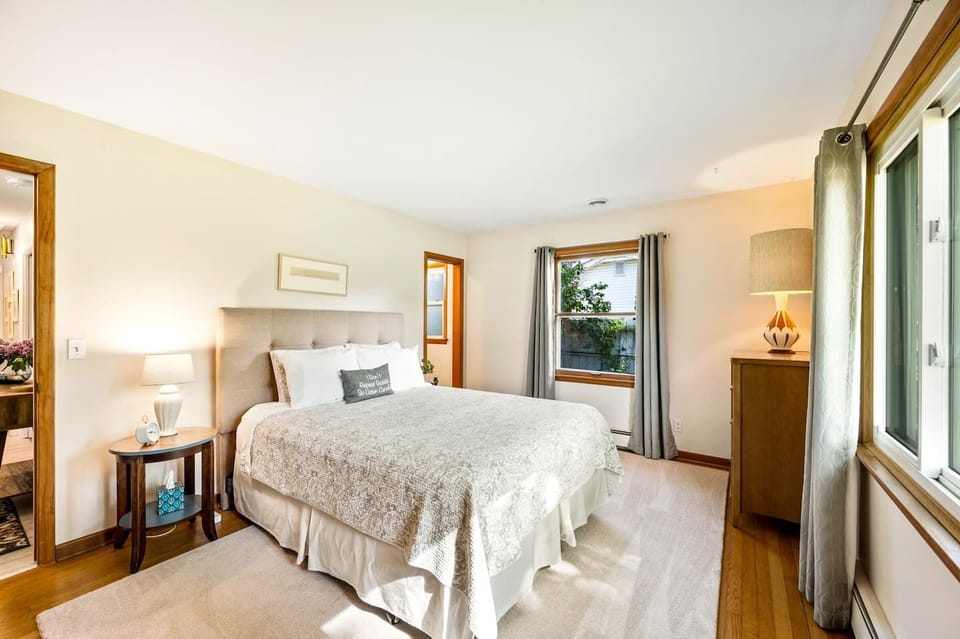 Bedroom 1 - Queen + Full Master Bath