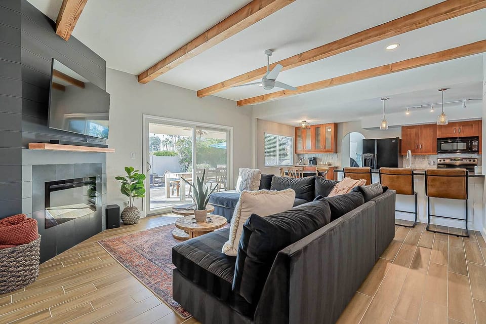 Living Room | Smart TV