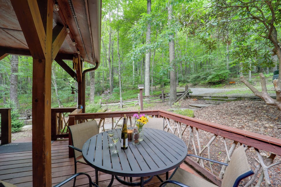 Private Deck | Outdoor Dining | Gas Grill