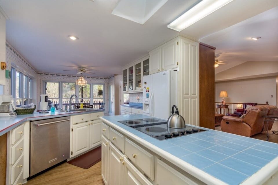 Kitchenwithislandcounter