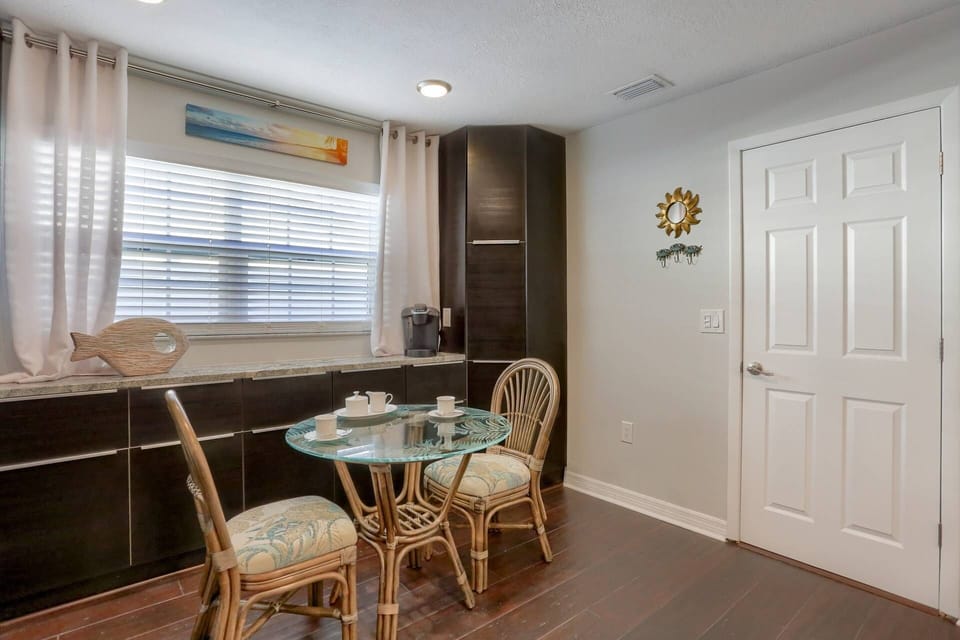 Coffee Bar with Bistro Table and Seating for 4