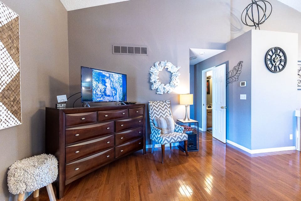 MAIN LEVEL LIVING