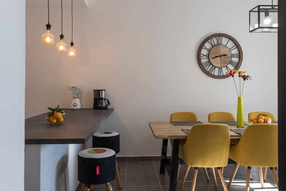 House (Three Bedroom House with Jacuzzi and ) | In-room dining