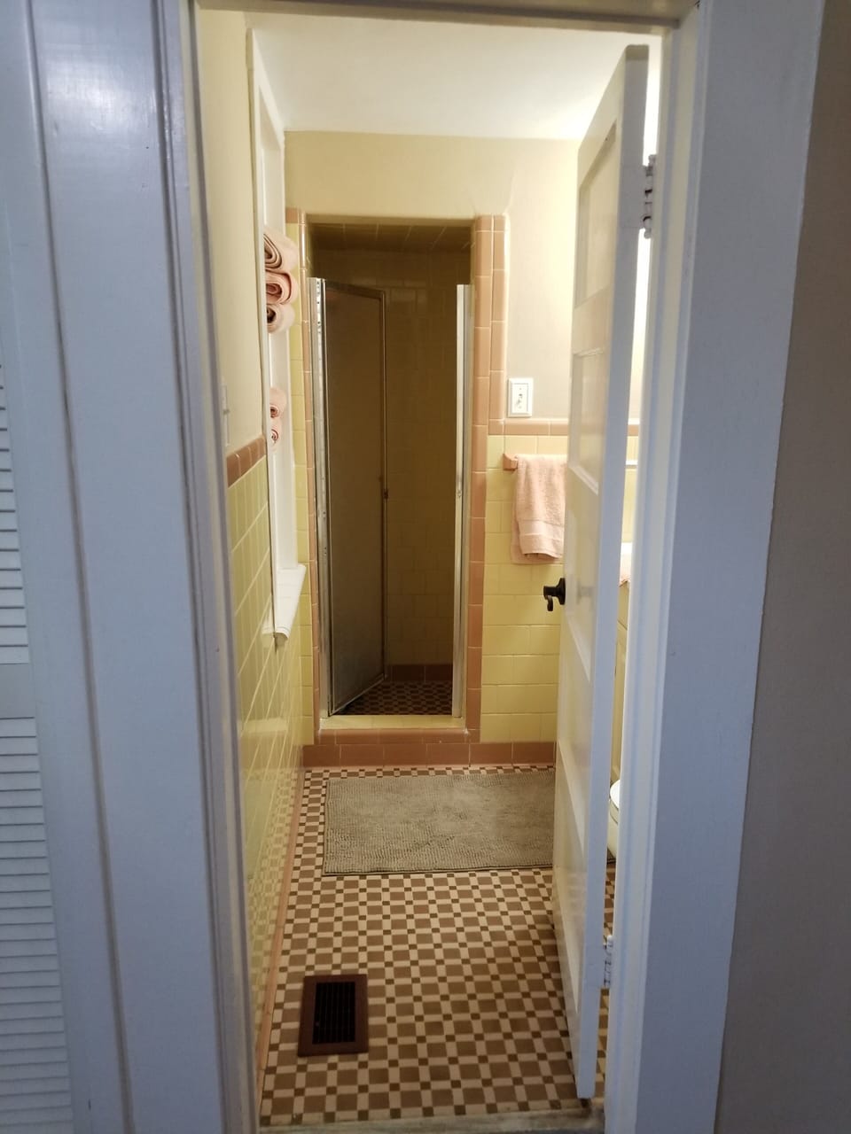 master/main floor bath