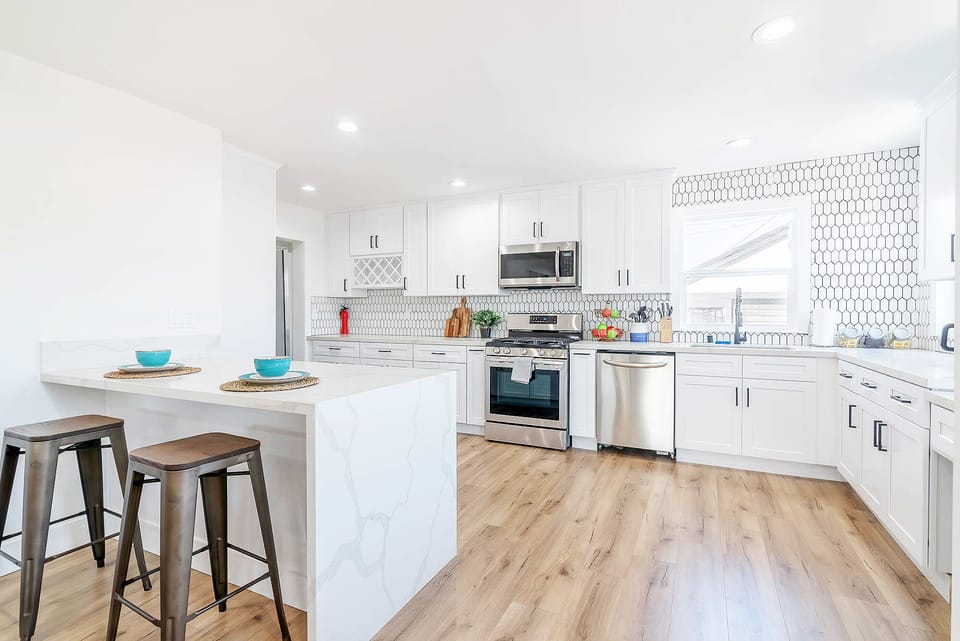 Gourmet fully stocked kitchen with complete set of all your essentials.