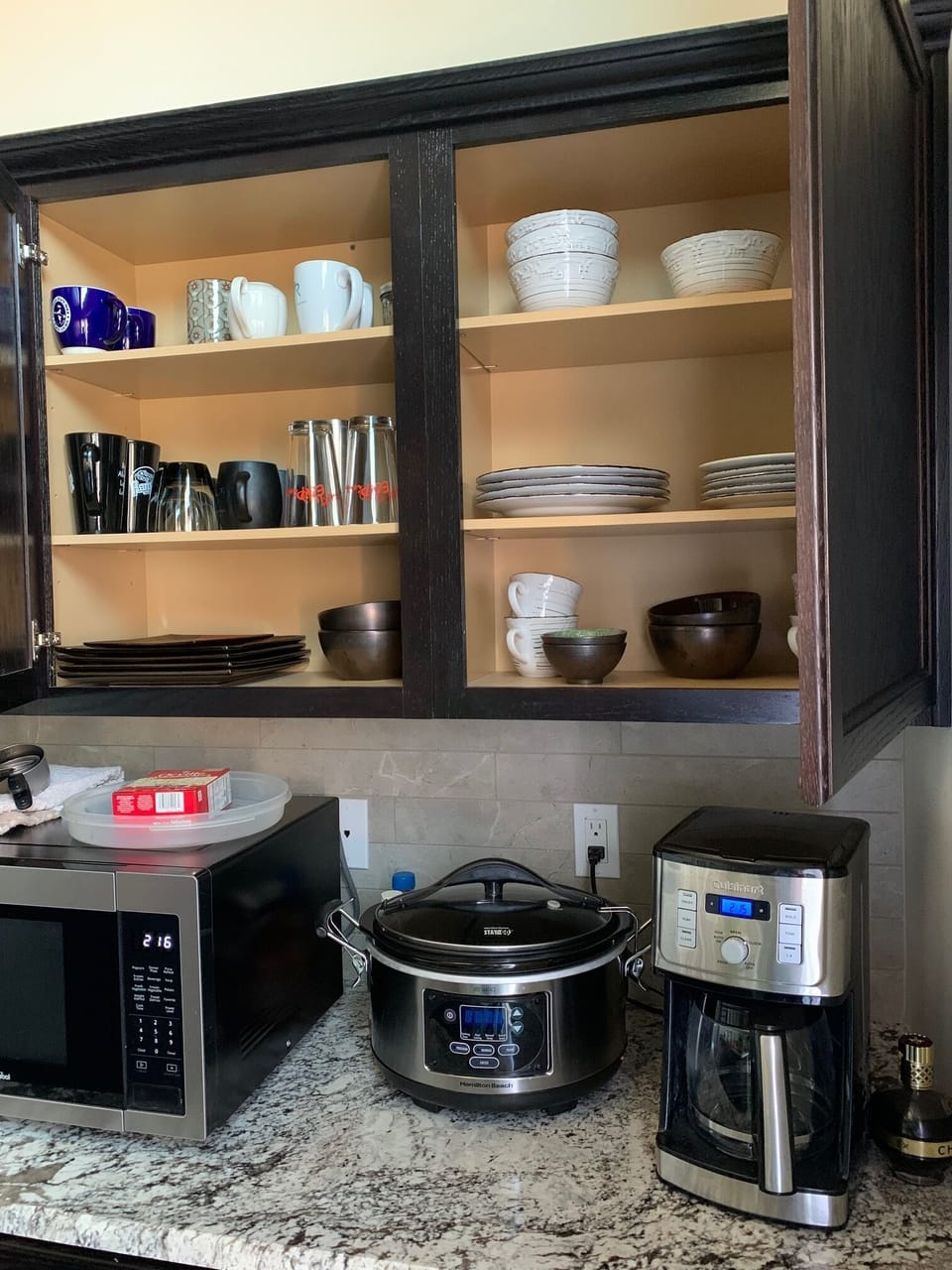Ample Kitchen Plateware