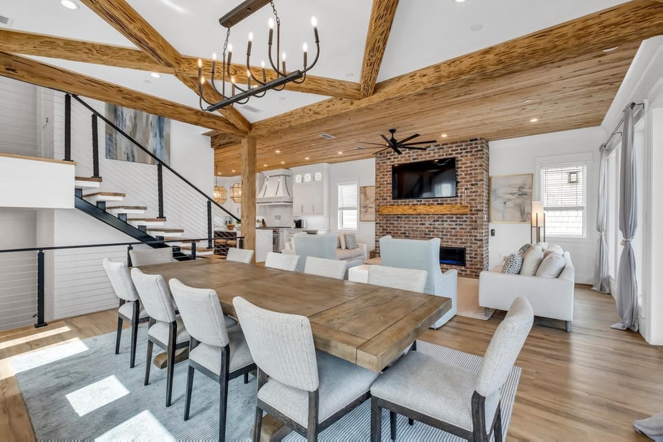 Second Floor: Dining