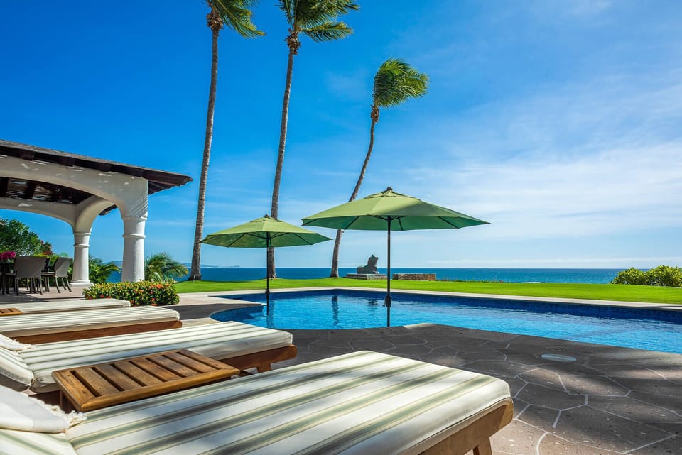 Casa_Lita_poolside