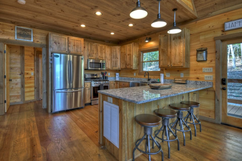 Cedar Ridge- Kitchen with large island and stool seating