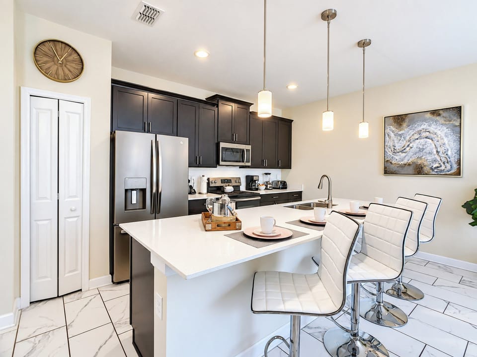 Modern Kitchen with Breakfast Bar and Stainless Steel Appliances
