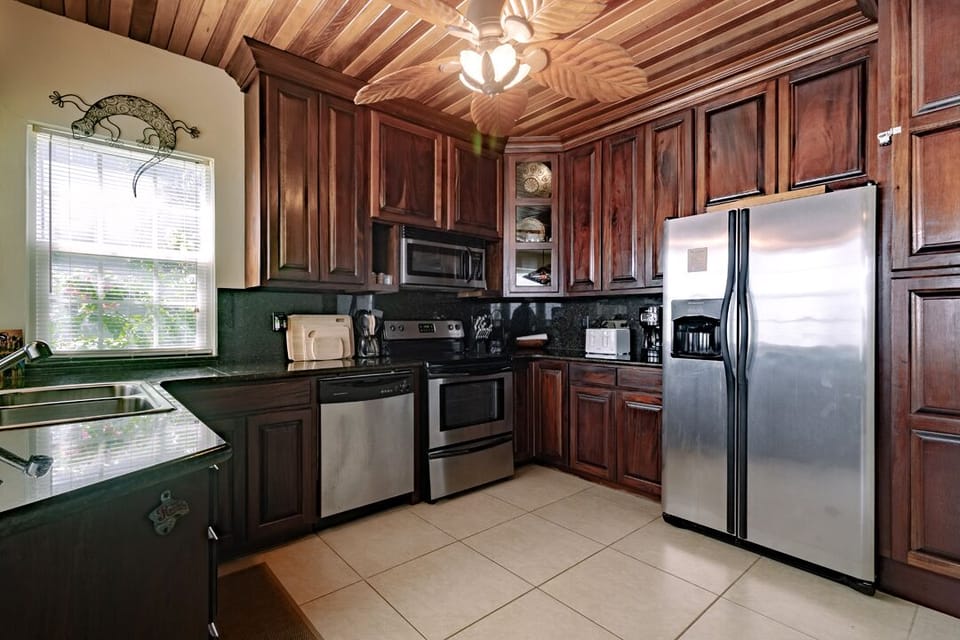 Large, well appointed kitchen