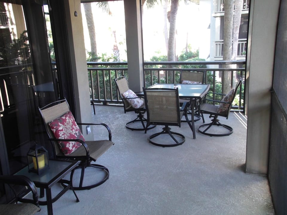 Wrap around lanai.