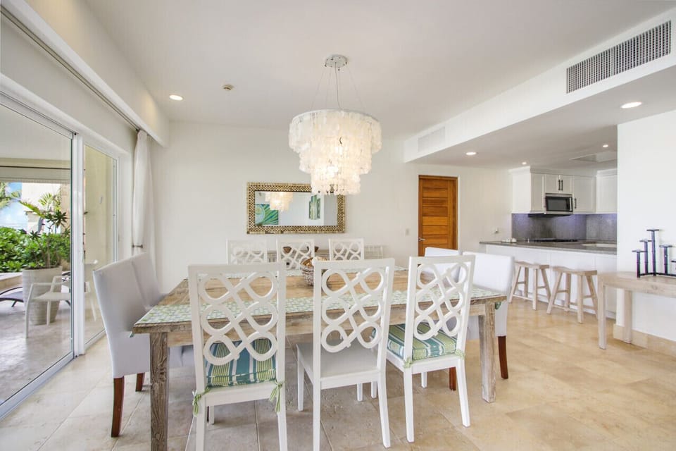 Sotogrande: dining area