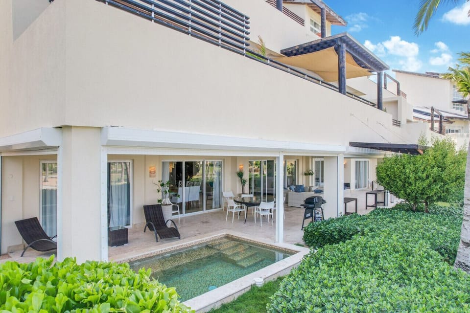 Sotogrande: terrace with private plunge pool