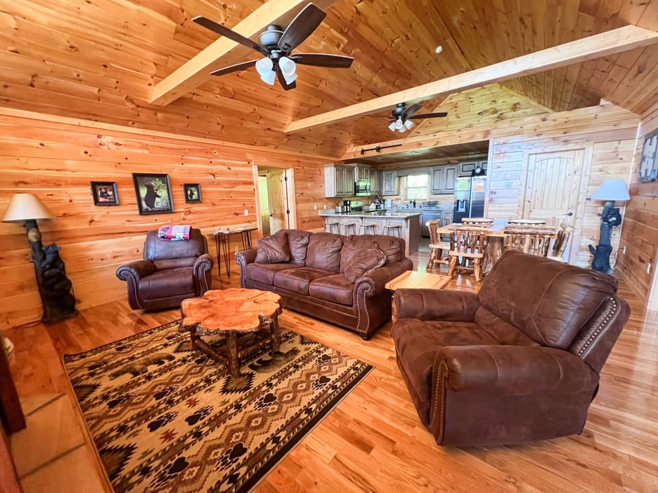 Living Area w/Sleeper Sofa