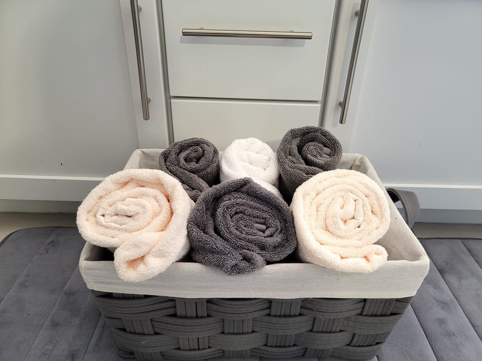 Plenty of towel and sheet supplies