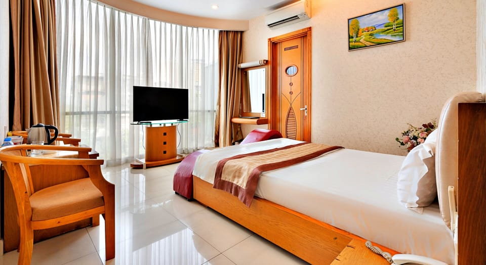 Deluxe Double Room, 1 Queen Bed | Egyptian cotton sheets, premium bedding, memory foam beds, minibar