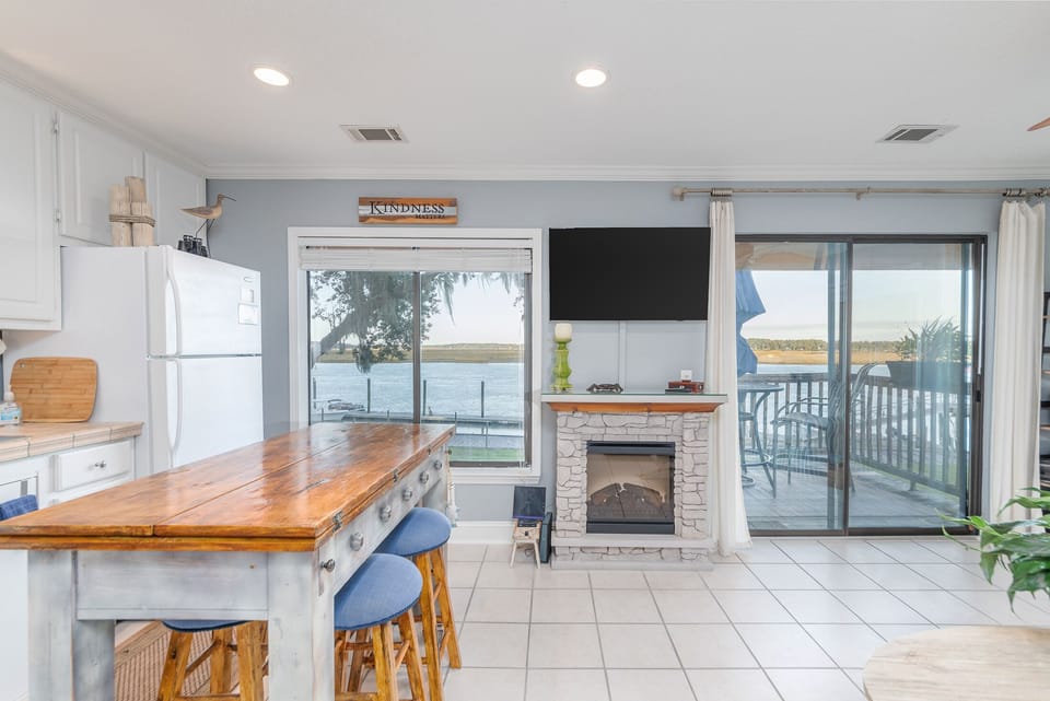 Lots of light and look at those views!