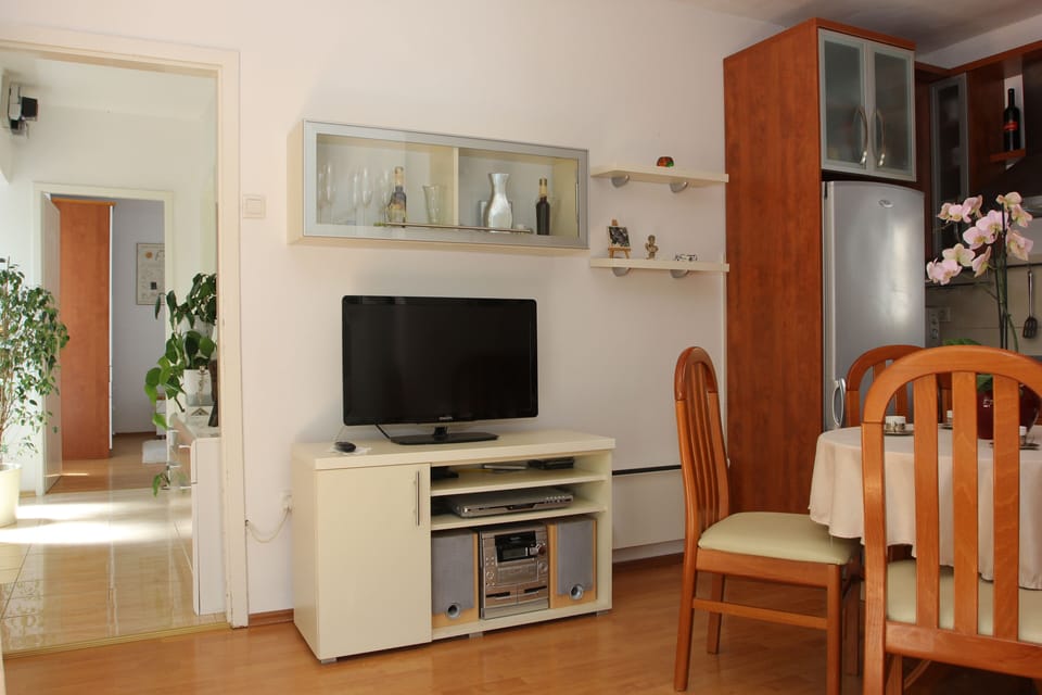 House (Two Bedroom Holiday Home (ST)) | Living room