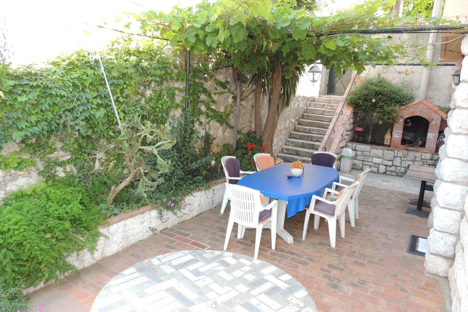 BBQ/picnic area